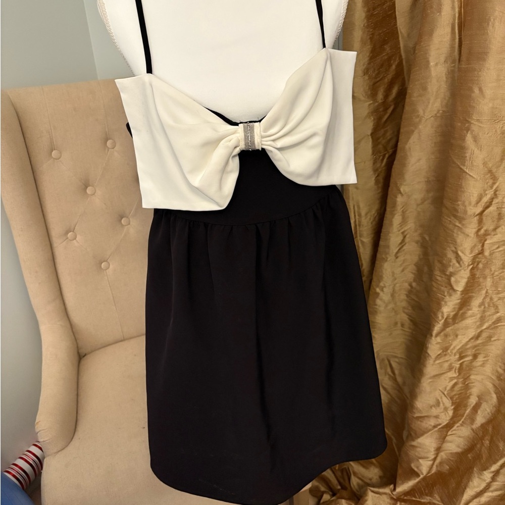 Elegant Black and White Dress with Bow